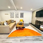 Comfortable 2Bed In Duplex With Private Sunroom