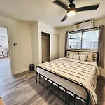 Comfortable 2Bed In Duplex With Private Sunroom