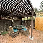 Comfortable 2Bed In Duplex With Private Sunroom