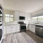 Comfortable 2Bed In Duplex With Private Sunroom