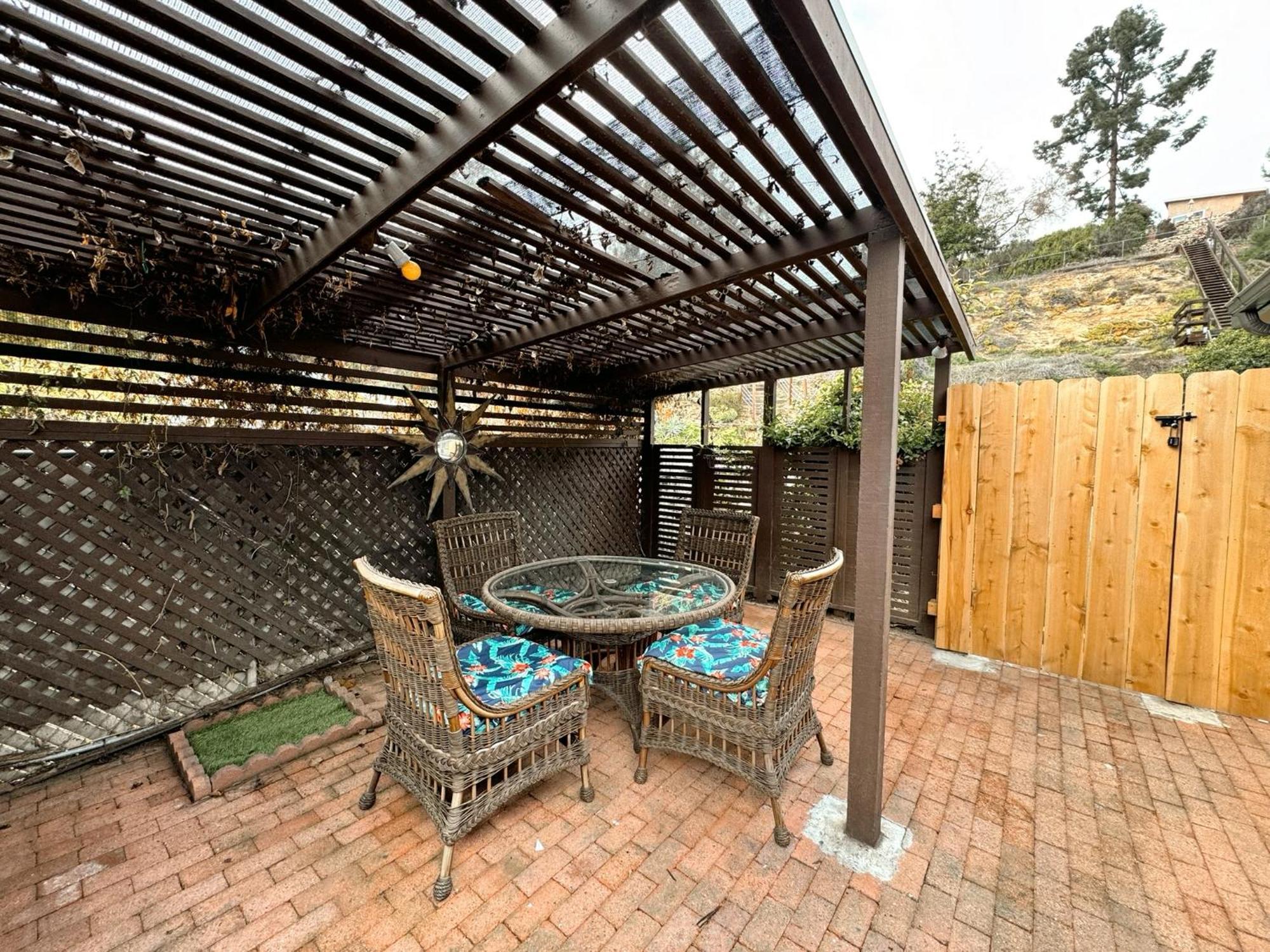 Comfortable 2bed In Duplex With Private Sunroom *